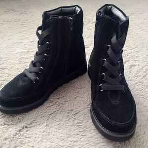 Women's Suede Winter Booties Size 8